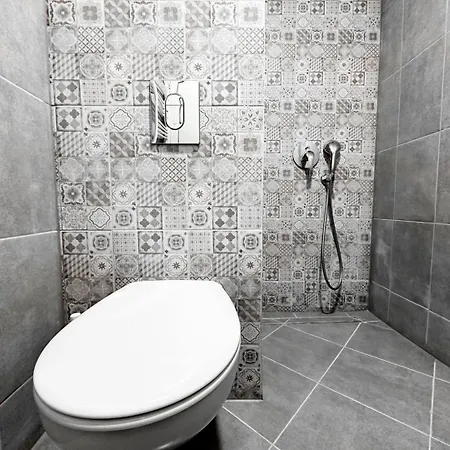 6 6 Bathrooms 2 Levels Kitchens Sofía